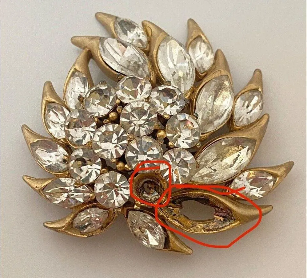 Vintage SPHINX Clear Rhinestone Large Brooch/Pin MISSING 2 RHINESTONE - Image 2