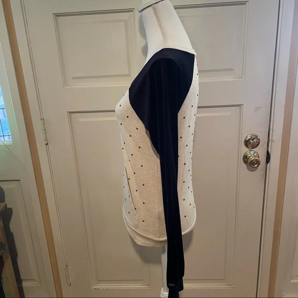 Volcom  Women’s Sweatshirt Top - Image 4