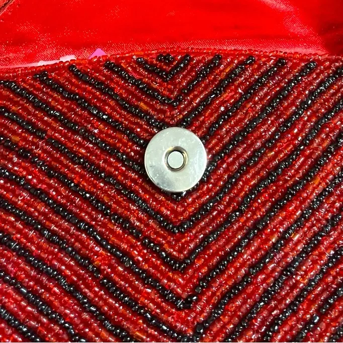 Vintage 1950s Art Deco Paul Handcrafts Handmade Red & Black Beaded Purse - Image 5