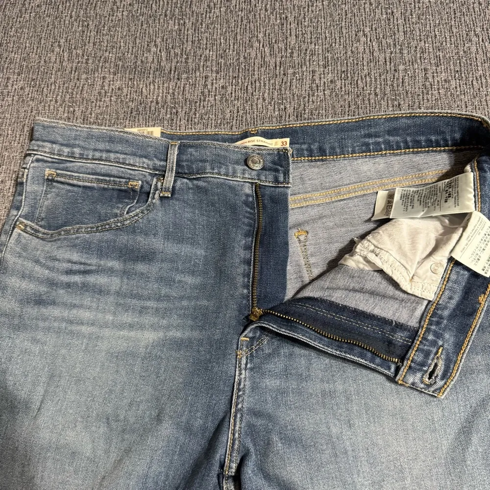 Levi’s 724 High Rise Straight Cropped Jeans - Image 6