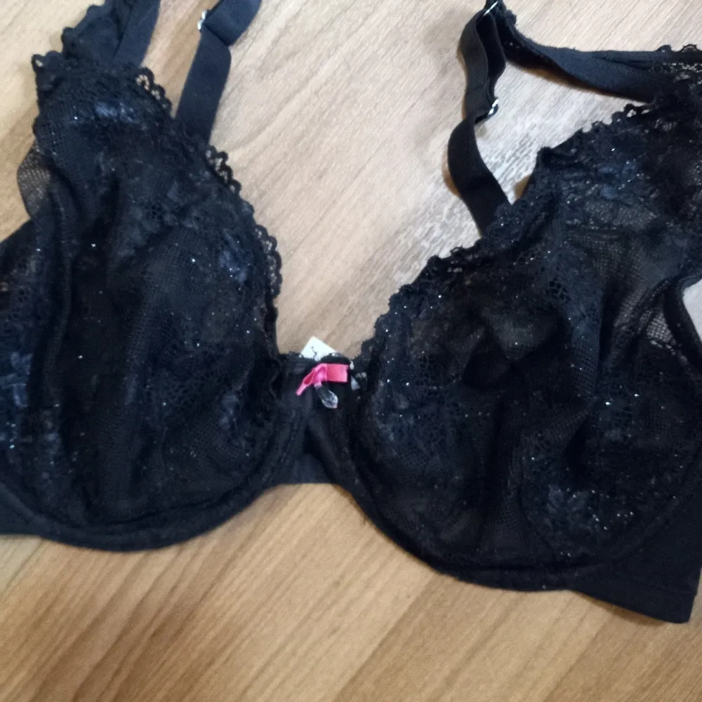 Victoria's Secret 36DDD Underwire Bare Lace Full Coverage Bra in Black - Image 3