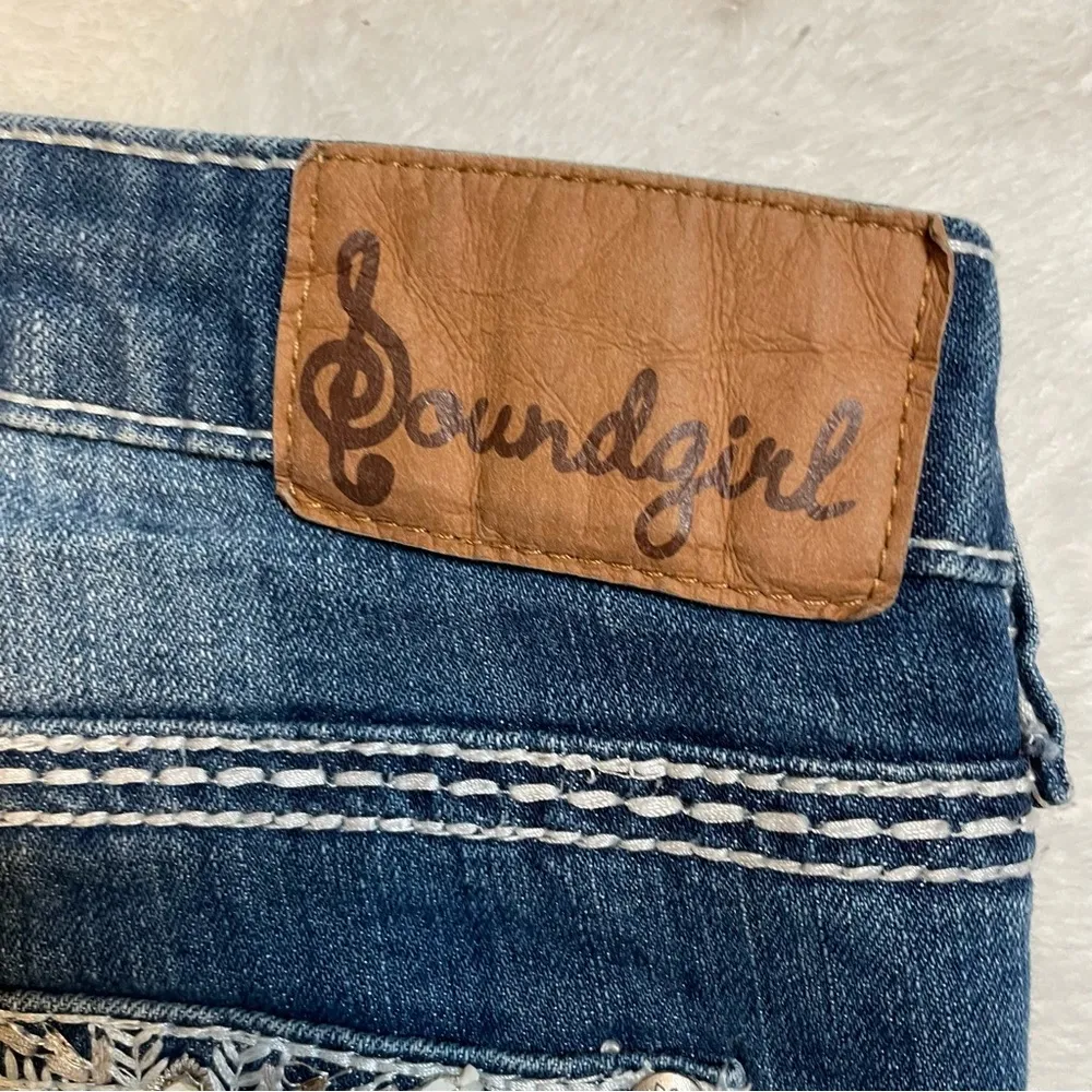 Soundgirl jeans Capri embellished pocket sz 5 - Image 10