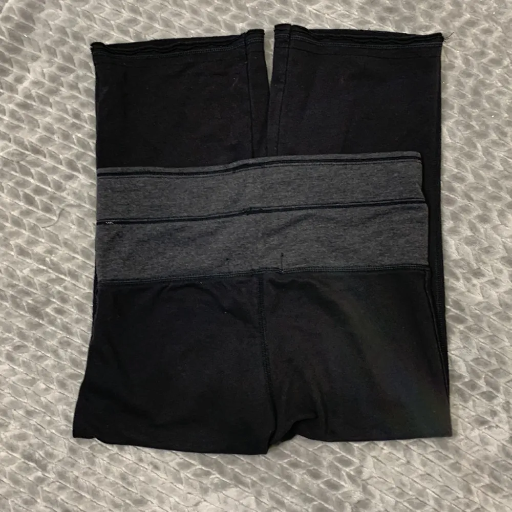 Capri Fold Over Waist Black and Dark Gray Pants Size Medium - Image 6