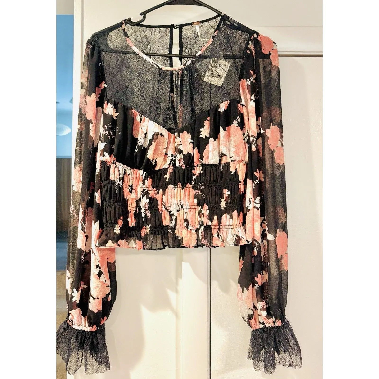 FREE PEOPLE Daphne $128 Black Pink Floral Lace Ruche Ruffle Cuff Top L NWT $128 - Image 2