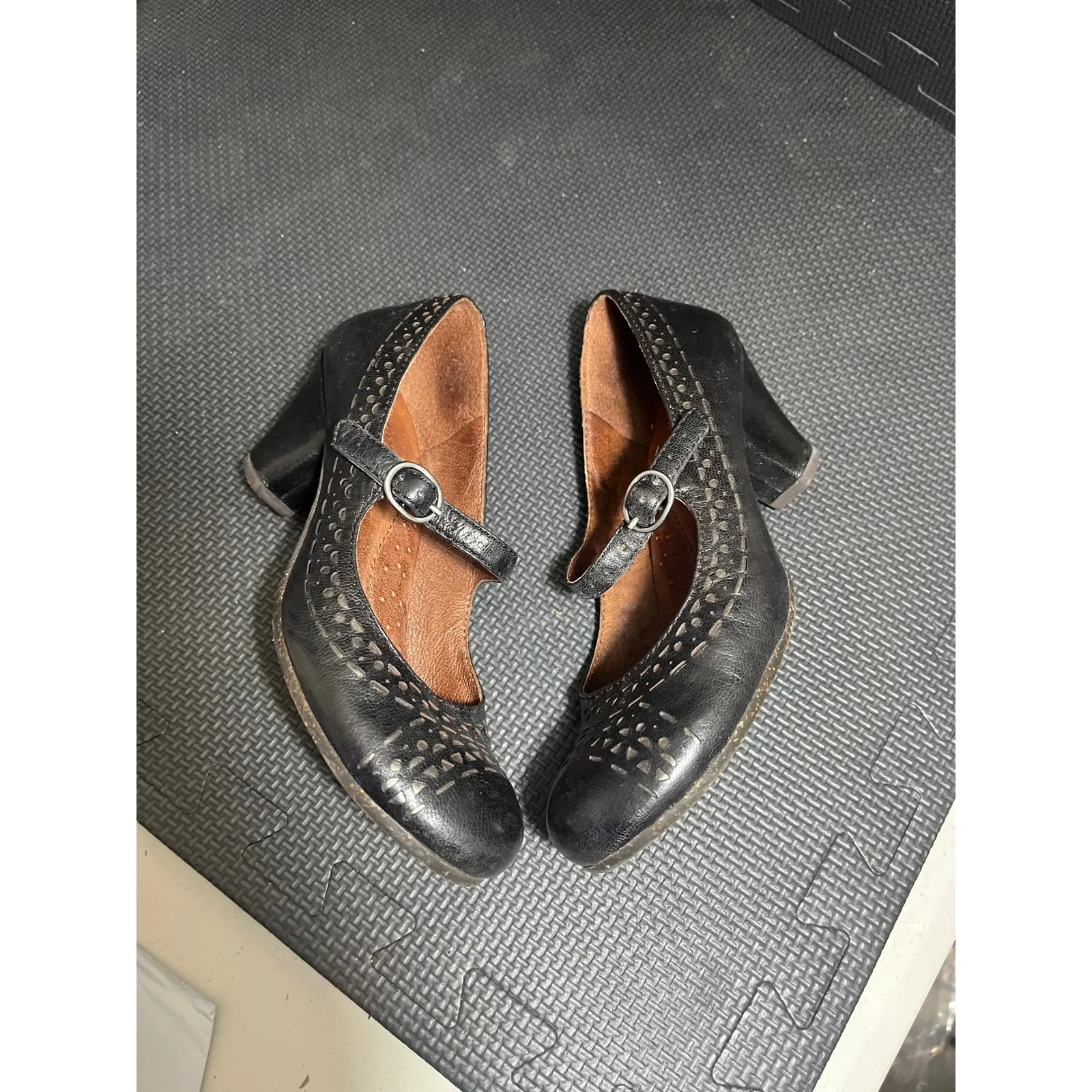 Naya Castalia Mary Jane Heels Pumps Black Leather size US 5 M Laser Cut - Image 4