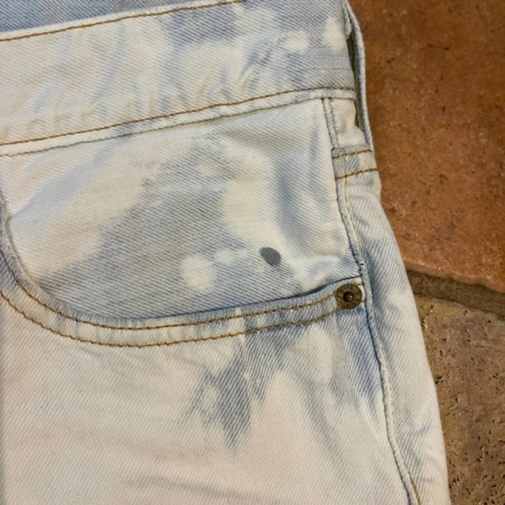 Levi’s 501 bleached cut off shorts - Image 2