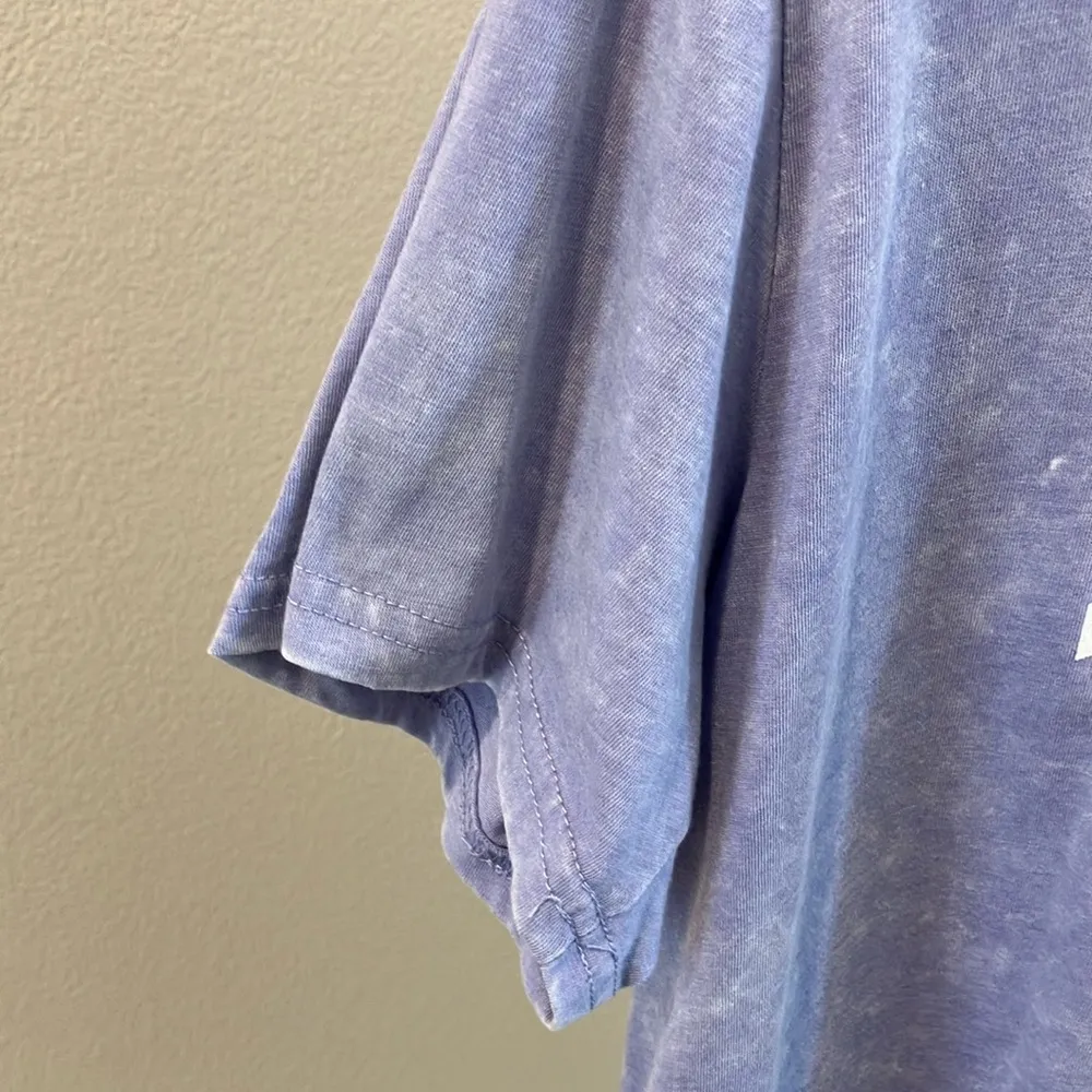 Distressed lavender Amsterdam Graphic Tee NWOT - Image 4