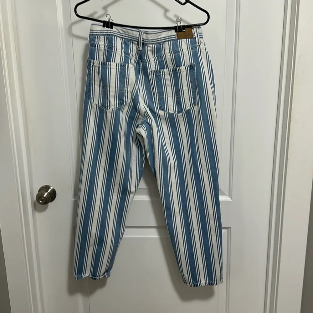 American Eagle Size 8 Short Mom Jean Blue and White Stripe - Image 2