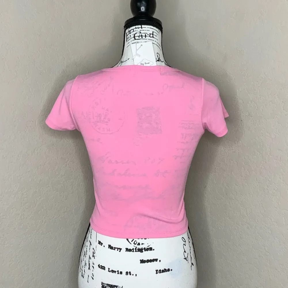 #46 NWT Day Dream Pink Button Down Crop Top Size Medium - Image 2