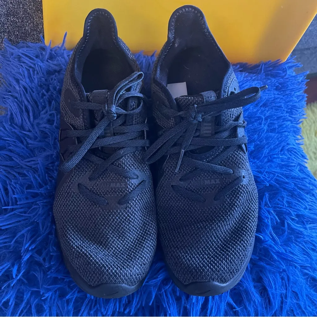 Nike Air Max Sequent 3 running shoes size 6 - Image 2