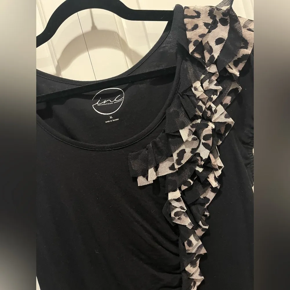 Black Top with Leopard Print Ruffle by INC International Concepts Sz XL VGUc - Image 2
