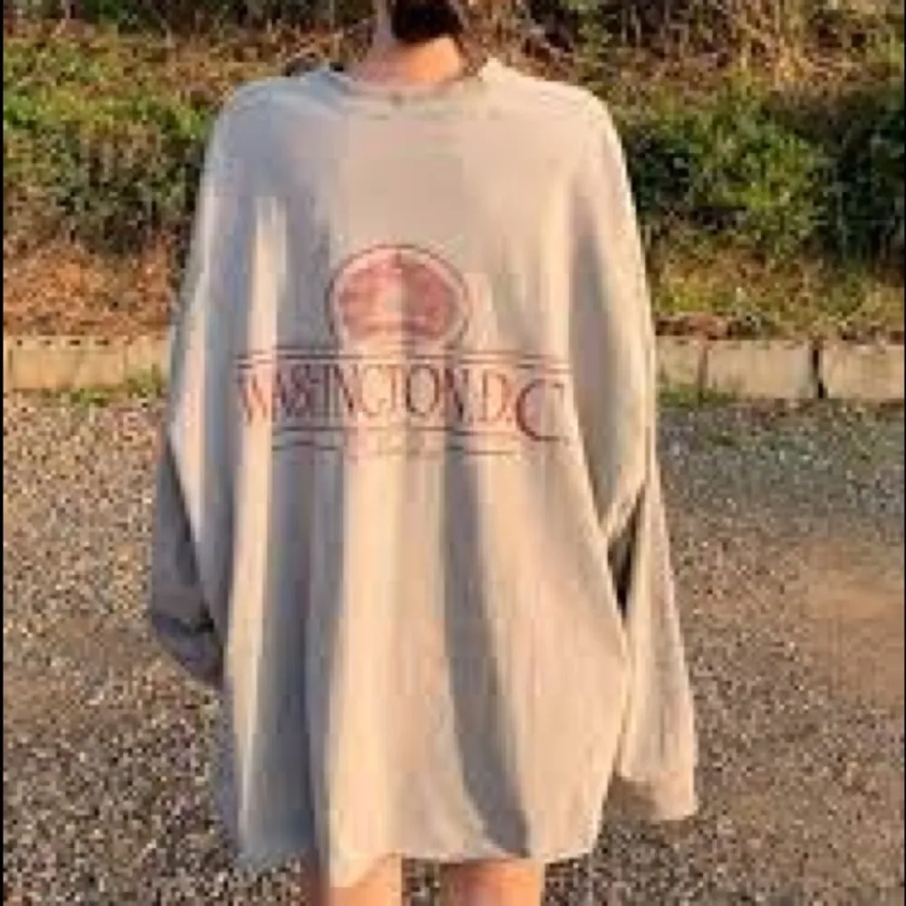 YesStyle Chuu Korean Washington Oversized Tee - Image 4