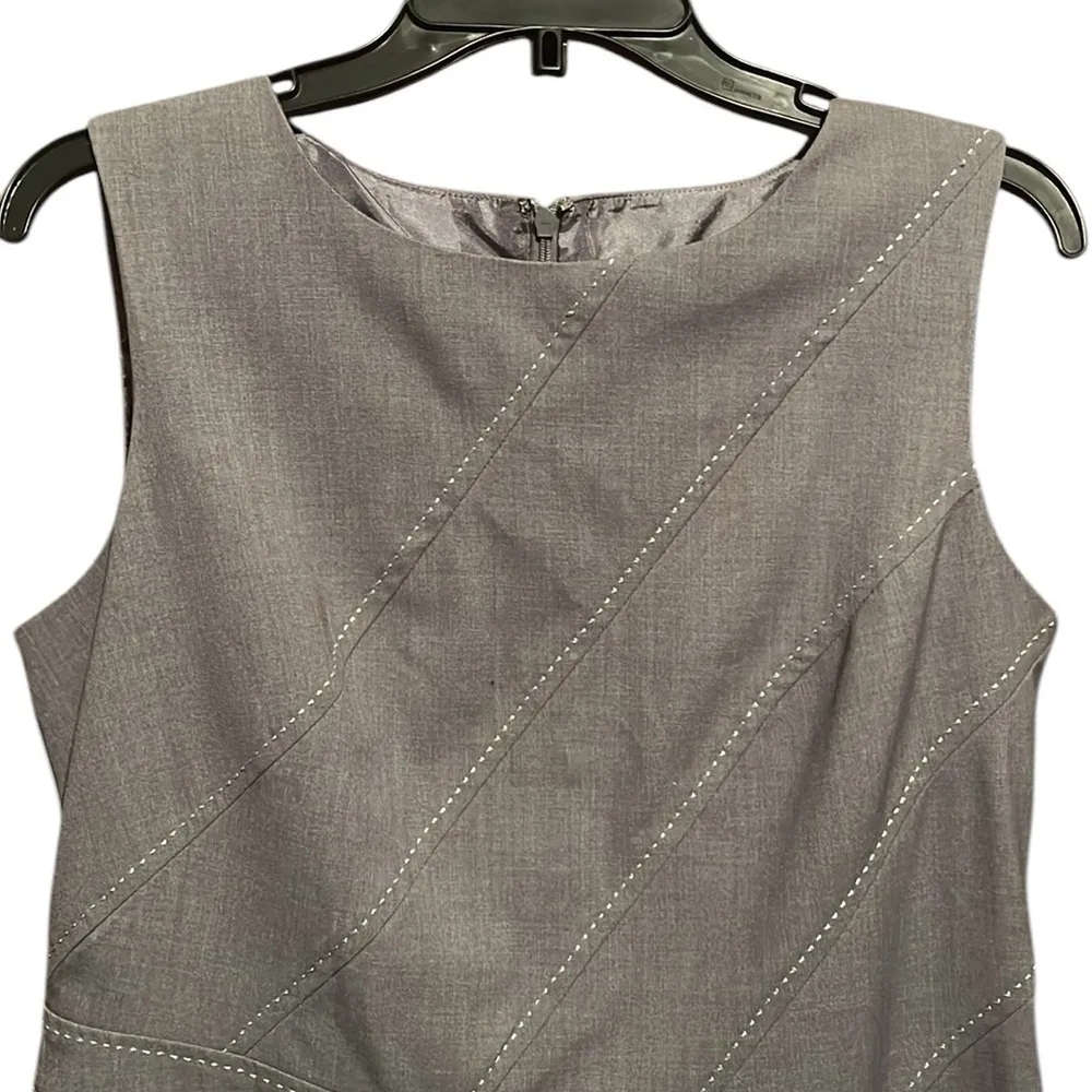 SANDRA DARREN SHEATH ZIPPER BACK GRAY WHITE STITCHED FRONT  DRESS - Image 2
