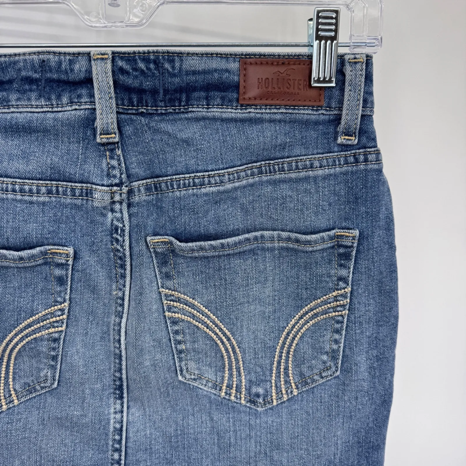 Hollister Denim‎ Mini Skirt Distressed Frayed Hem Blue Wash Juniors Size 3 - Image 6