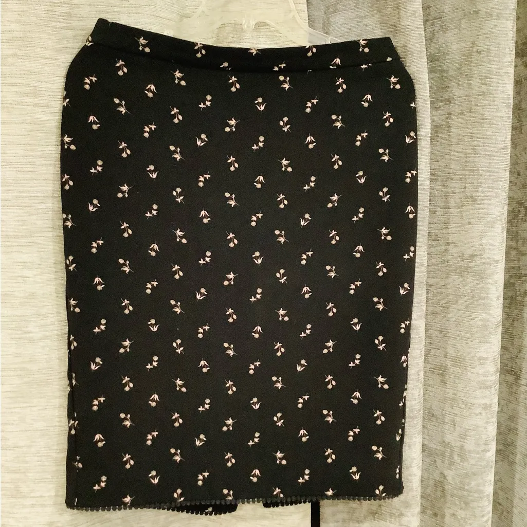 Cute pencil skirt - GUC 🌷🌷🌷 - Image 2