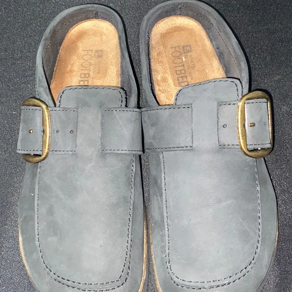 WHITE MOUNTAIN FOOTBEDS BLACK LEATHER MULES NO SIZE TAG MEASURES APPROX 11” EUC Gray - Image 2