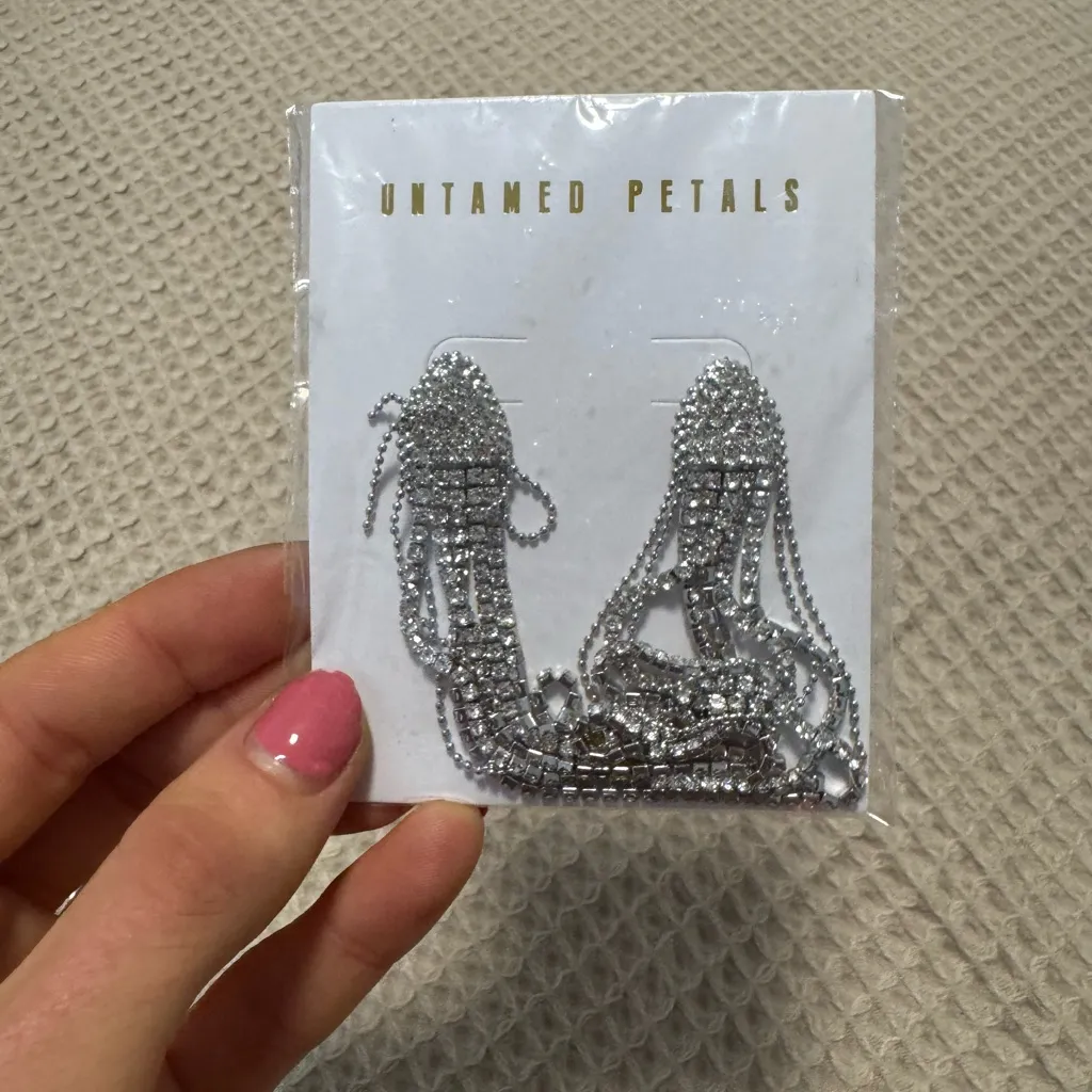 Untamed Petals Silver TRINITY DROPS earrings - Image 2