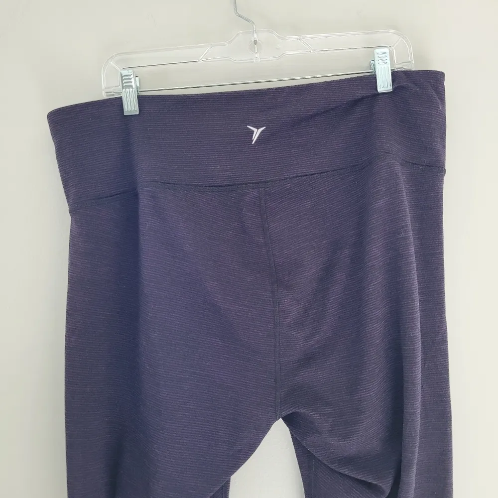 Old Navy Active Purple and Black Striped Leggings - Image 4