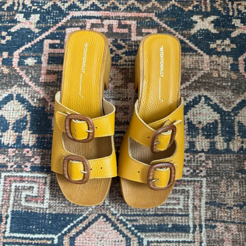 Intentionally Blank Mustard Yellow Leather Wood Heeled Clog EU 39 / US 8.5 - Image 2