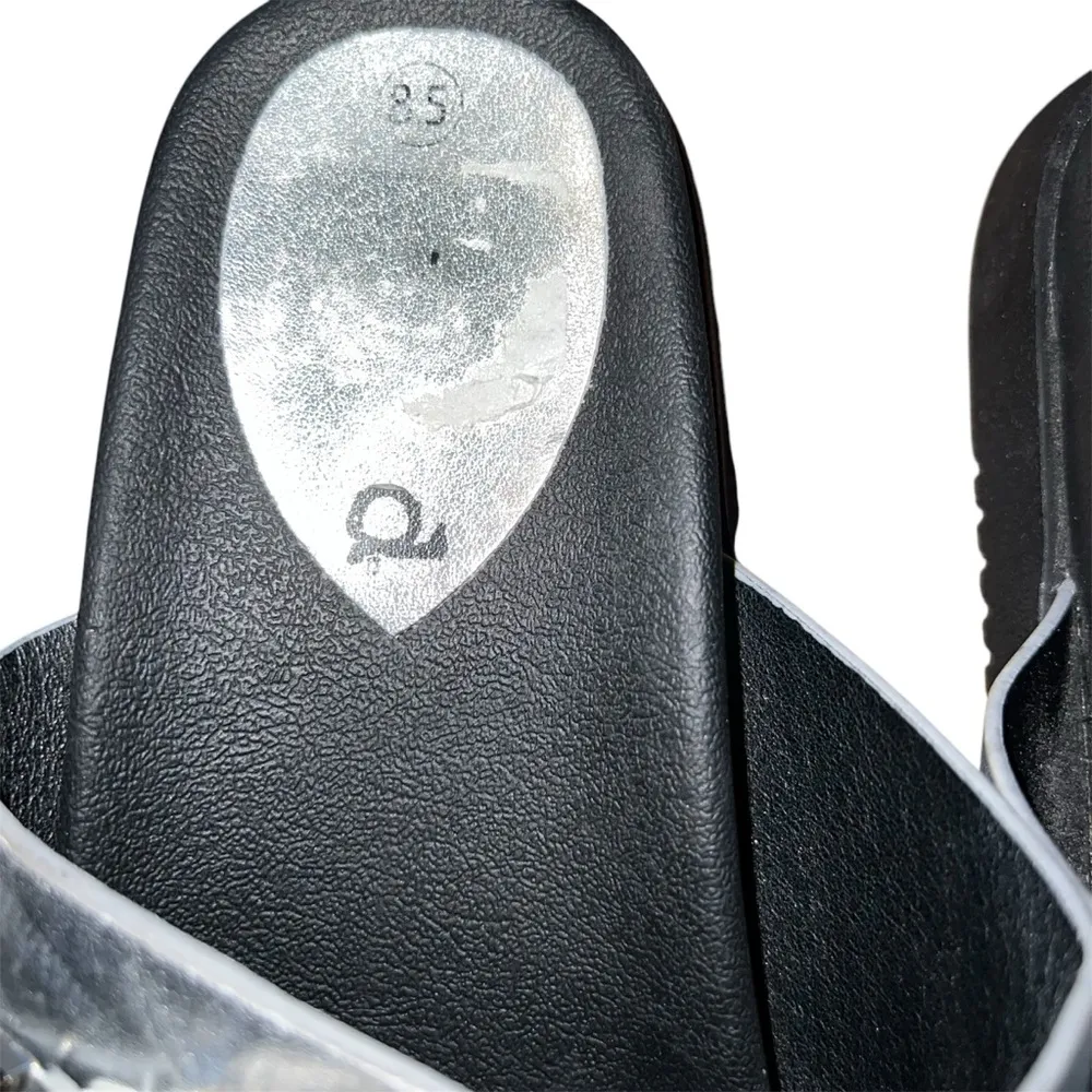 Mudd Buckle Sandals Women’s Sz 8.5 - Image 3