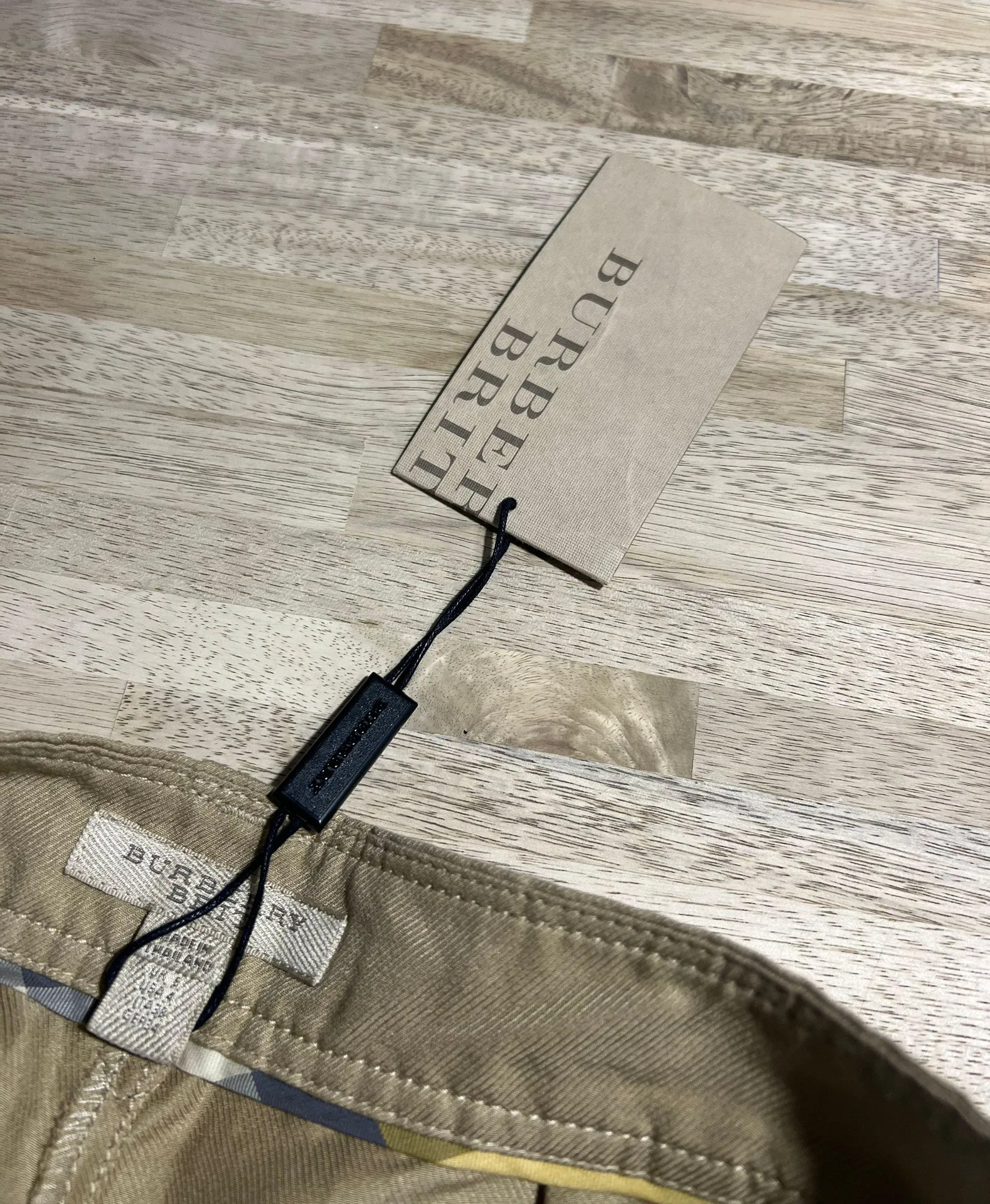 Burberry NWT  Shorts Size 6 - Image 7