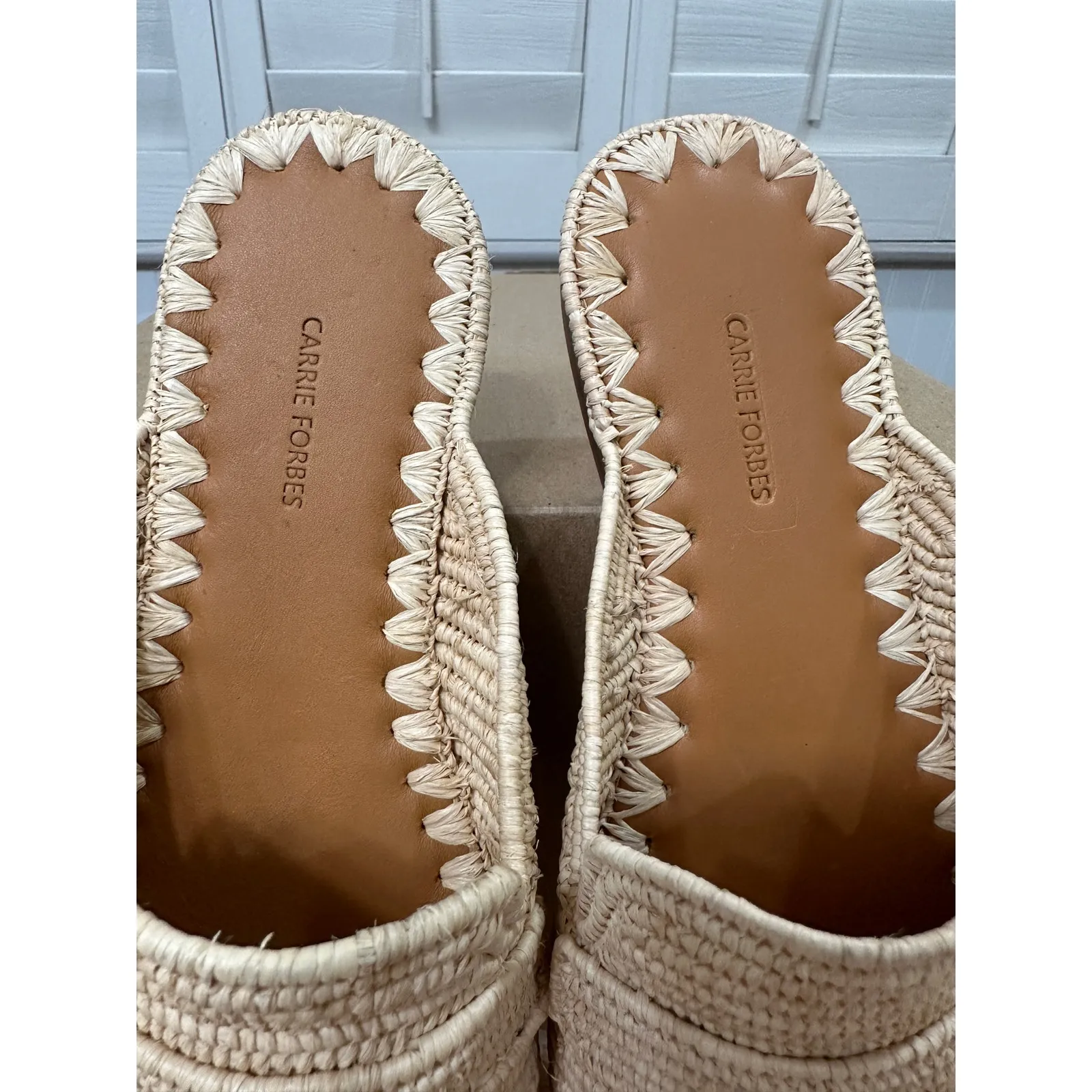Carrie Forbes Tapa Woven Raffia Loafer Mules Natural Woven Raffia Size 8 US NWOT Tan - Image 9