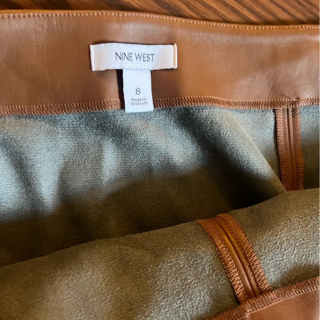 Nine West women’s Tan faux leather Mini Skirt - Image 2