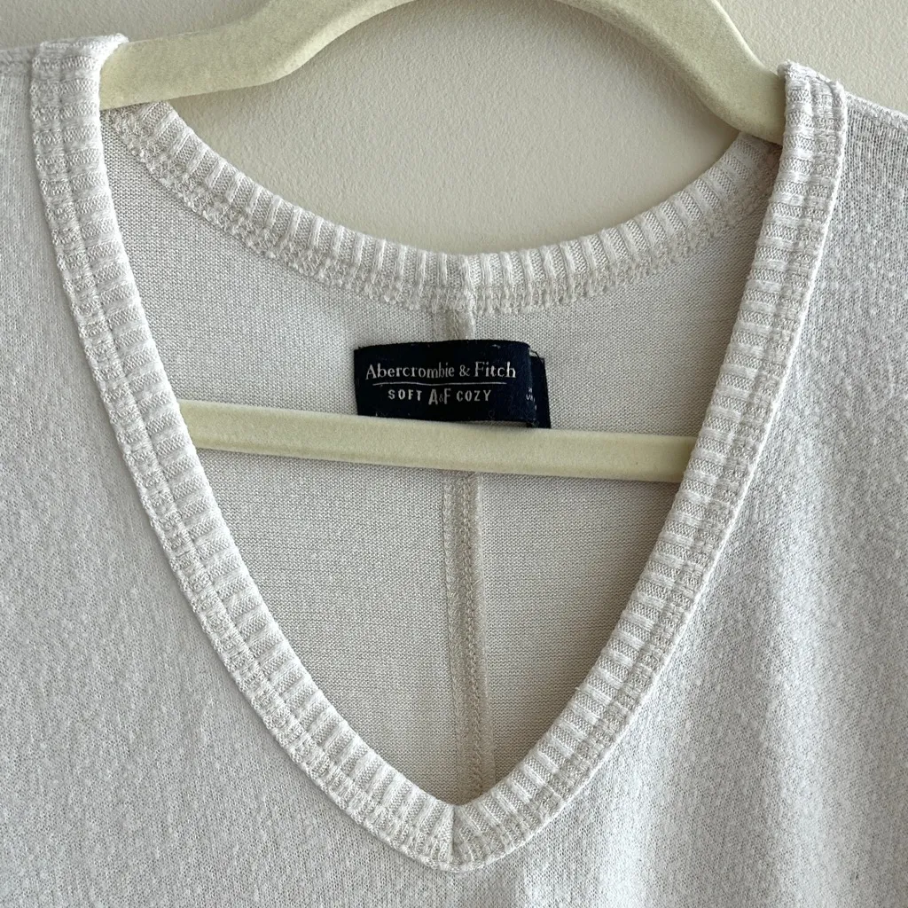Abercrombie & Fitch Soft & Cozy White V-Neck Sweater T-Shirt, Size XS - Image 11