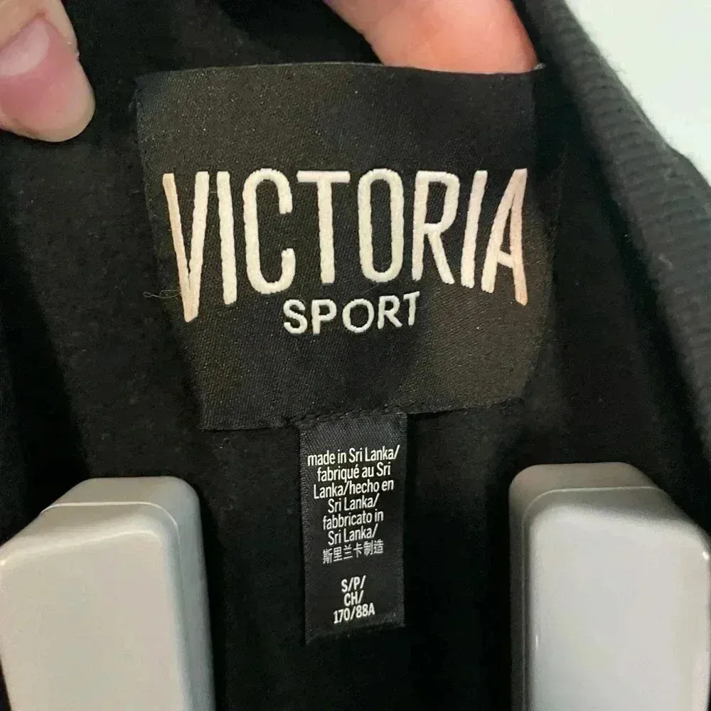 Victoria sport faux leather sweatshirt size small B4‎ - Image 2