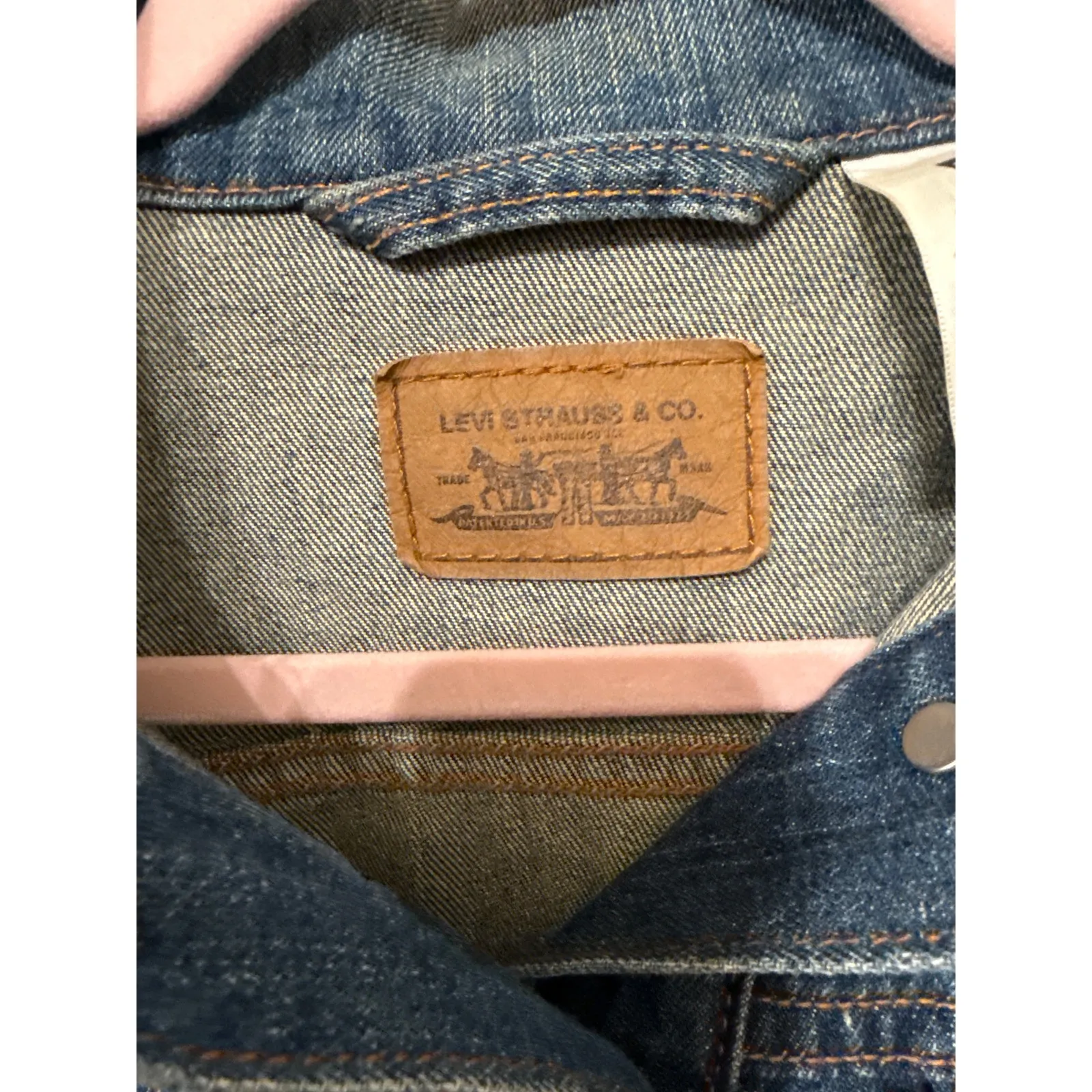 Levi’s 2 Pocket Blue Denim Stretch Blank Red Tab Trucker Jacket, M - Image 6