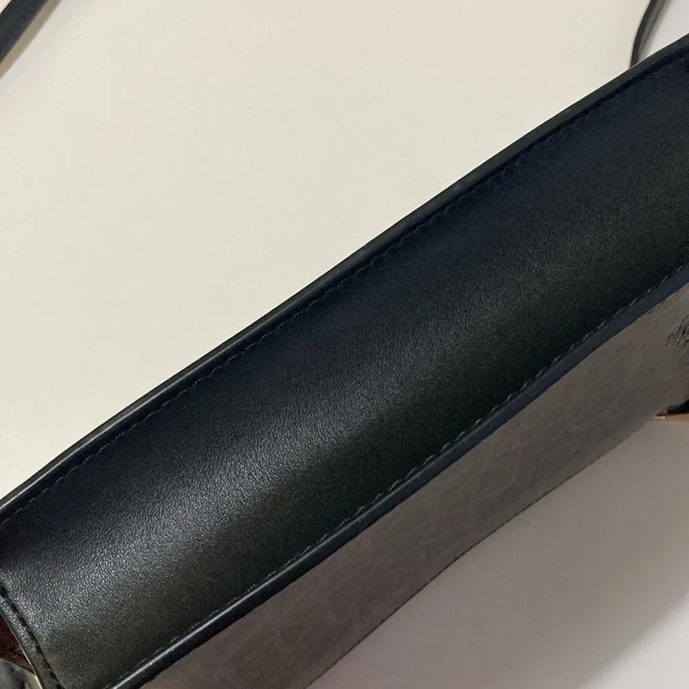 Calvin Klein crossbody purse size Small - Image 8