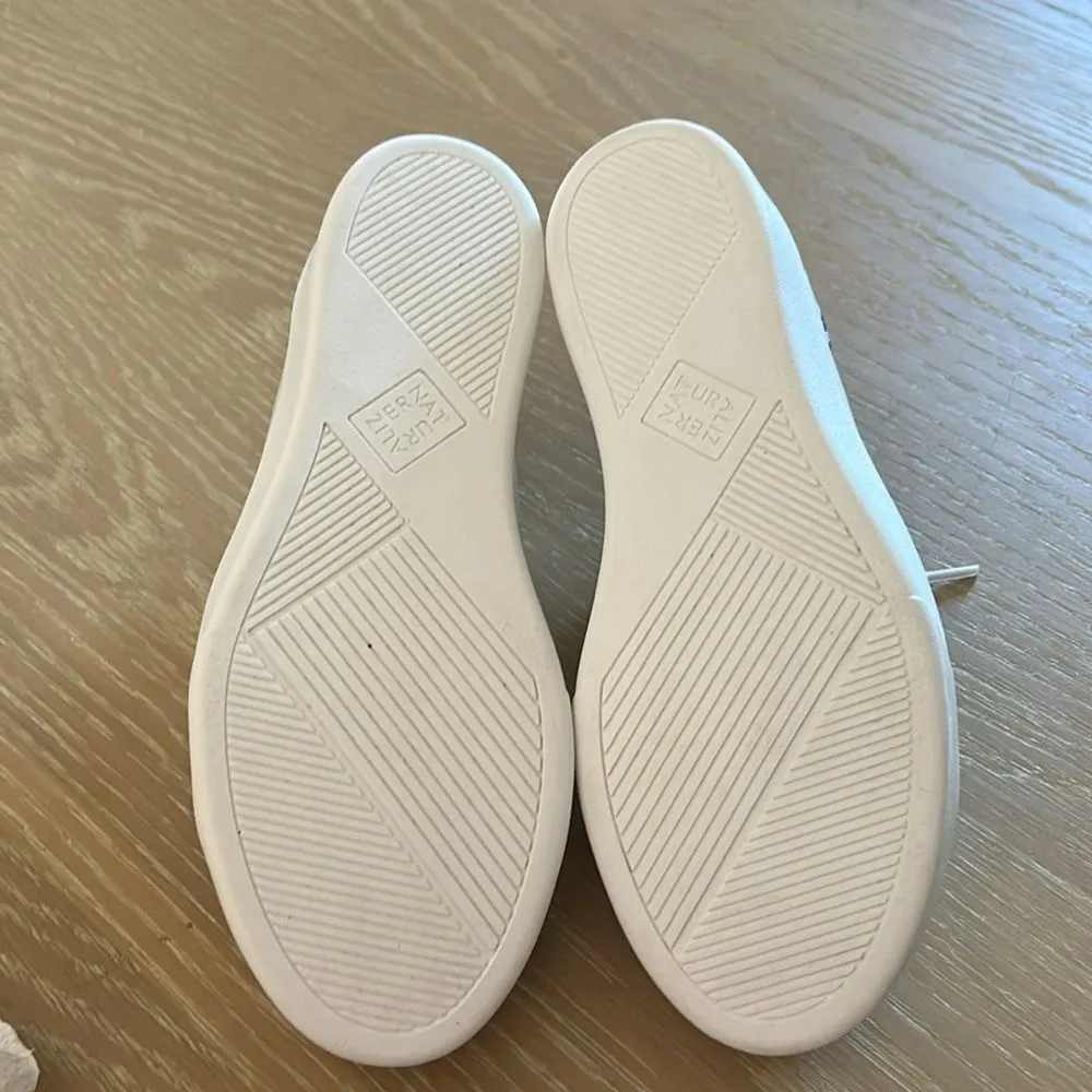 Naturalizer Morrison 2.0 White Lilac, Size 7.5Wide NWT Display pair tried on - Image 7