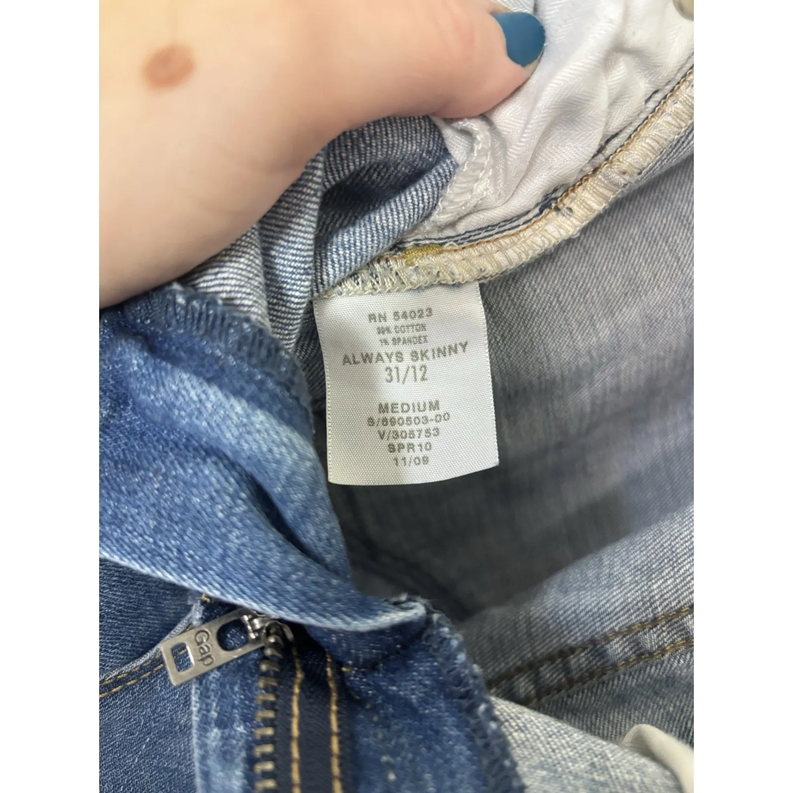 Gap Jeans Medium Wash Always Skinny Size 31/12 Light Distressing Stretch - Image 6