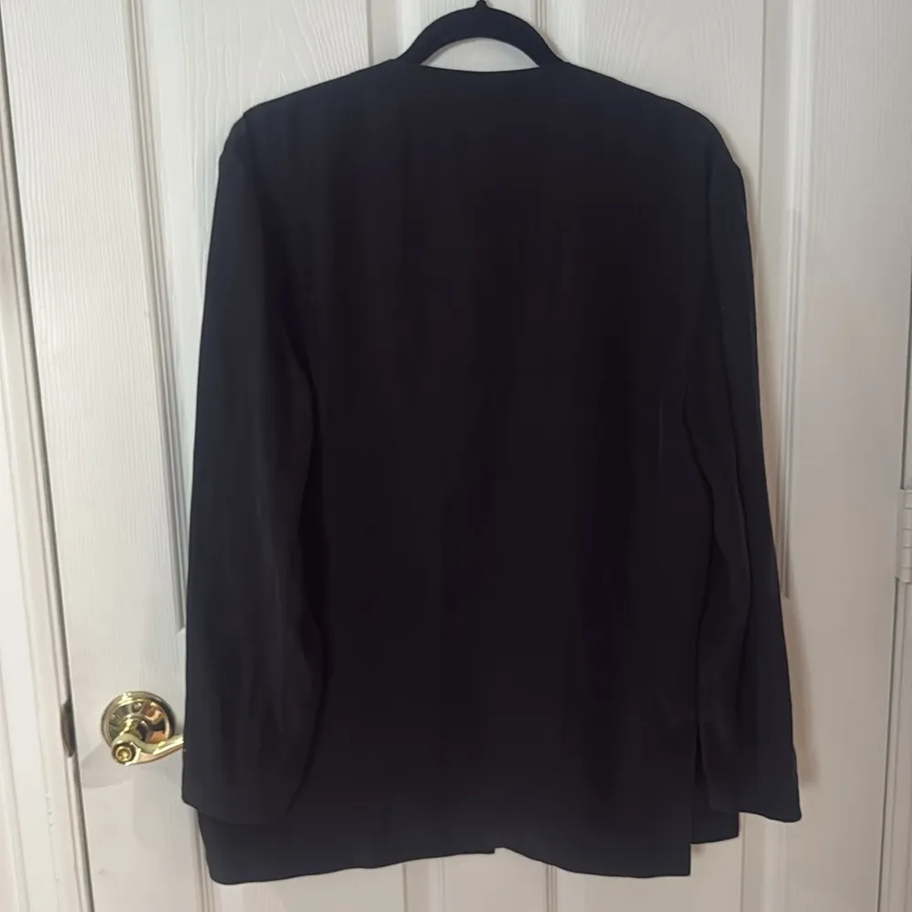 Women's Black Button-Up Top vintage Liz Claiborne 100% silk size small - Image 4