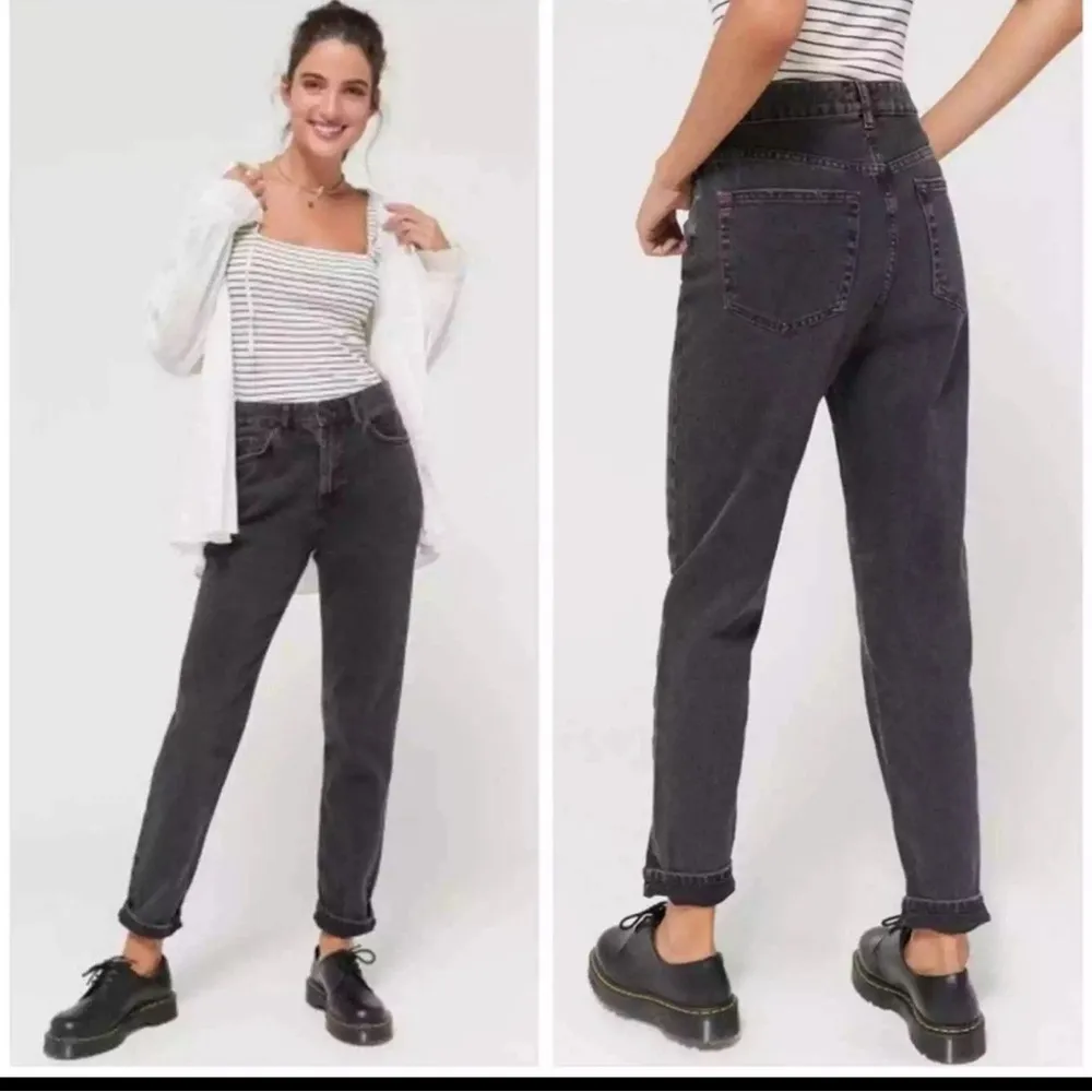 BDG Mom High Rise   Tapered  Jeans Black Size 30 Denim Vintage Wash New - Image 8