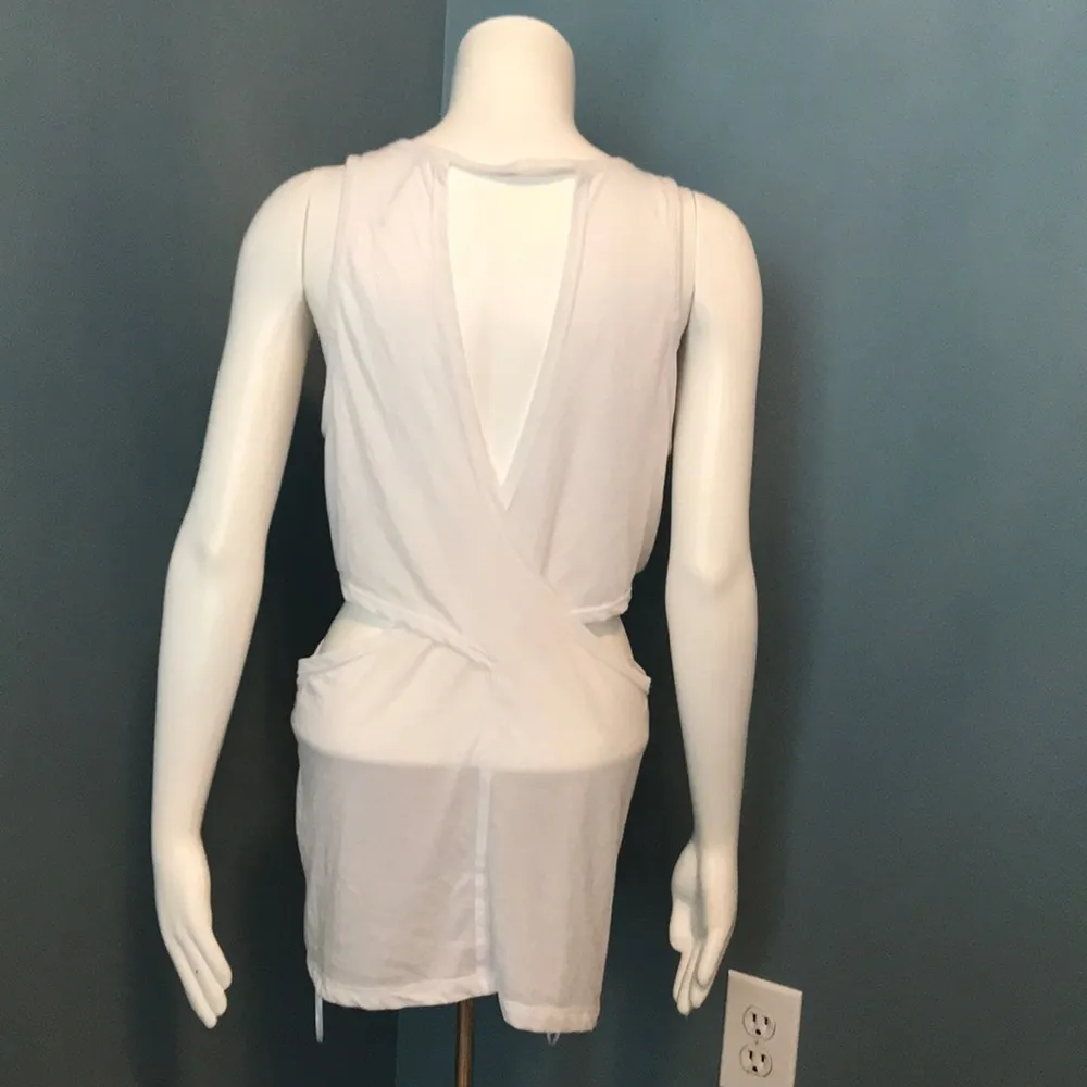 Fabletics White cut out tank top size large - Image 4
