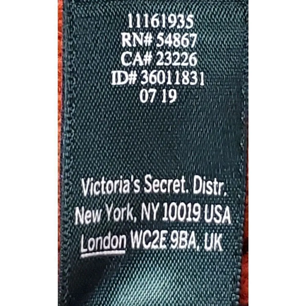 Victoria's Secret Scarf Signature Logo Red One Size Wrap Woven Fringe Gift Cozy - Image 4