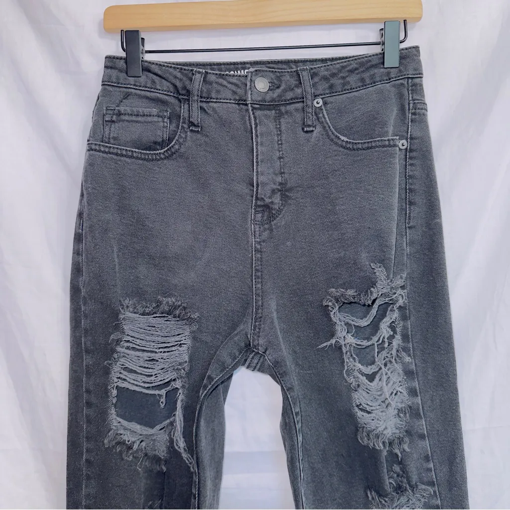 Mossimo Supply Co Women's Gray Wash Denim Distressed High Rise Mom Jean 4/27 Size undefined - Image 3