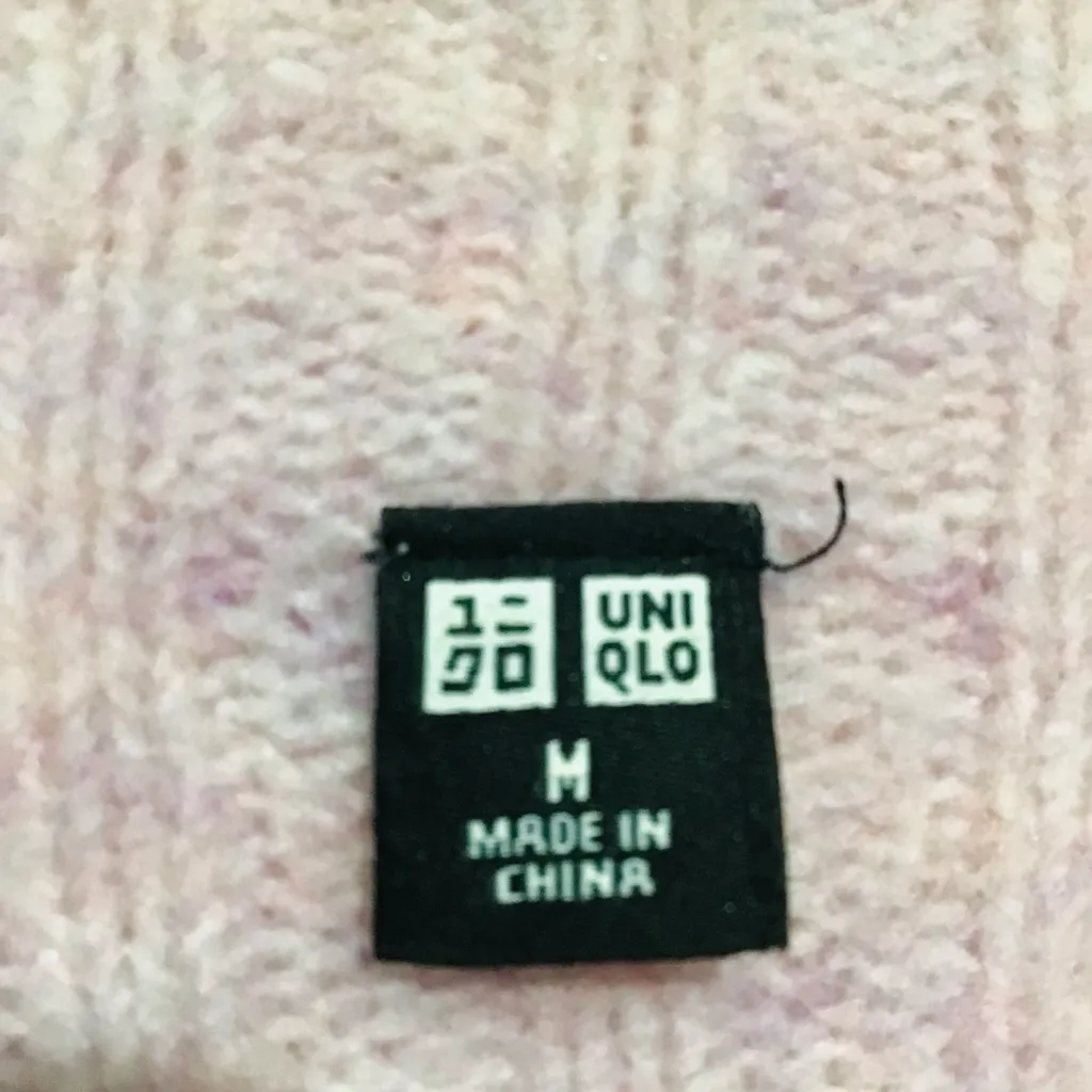 Uniqlo sweater - Image 6