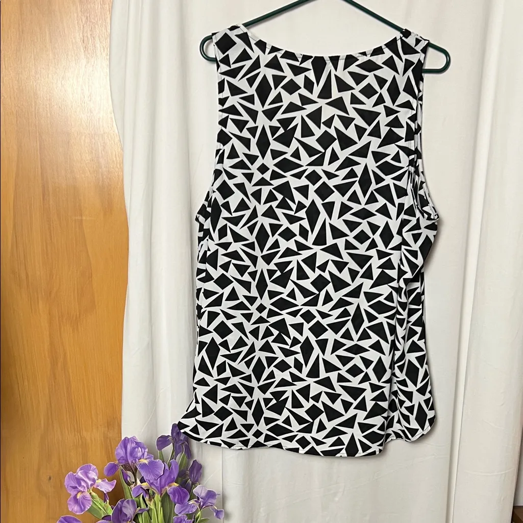 Torrid Women's Triangle Reflection Black and White Tank Top Cami Size 1(14/16) - Image 6