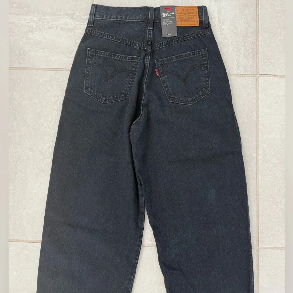 Levi's 80’s Balloon Jeans High Rise Exaggerated Curve Through The Leg sz 25 - Image 5