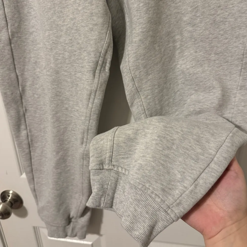 Lululemon Scuba Jogger Size 12 Light Heathered Grey - Image 4