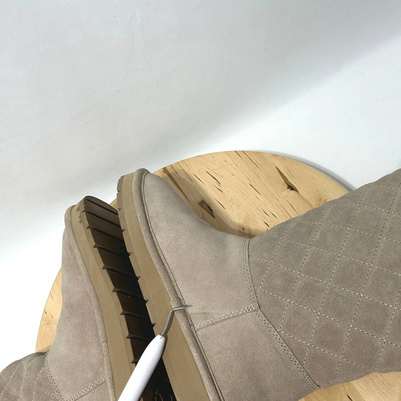 Michael Kors Womens Sandy Quilted MK Logo Suede Boots NWOB -  6M - Image 9