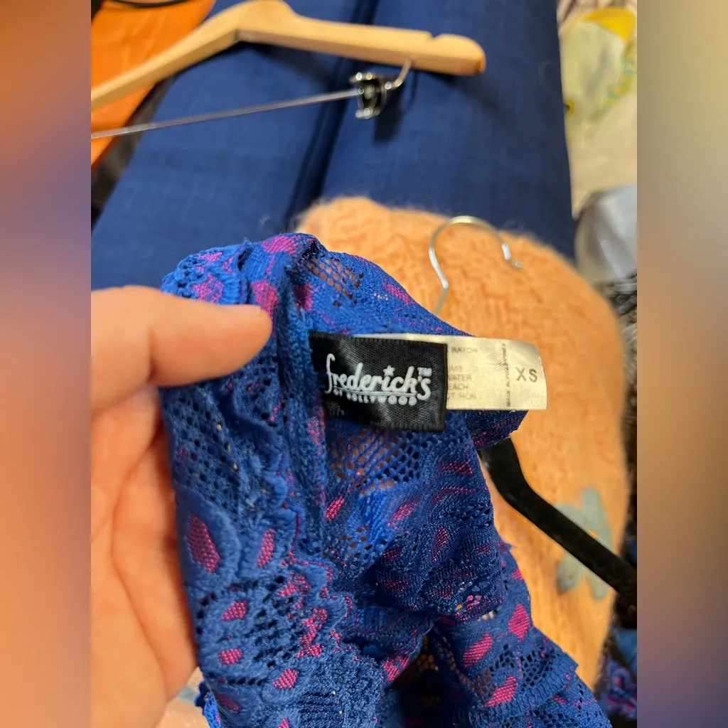 Frederick’s Hollywood Plunge Front Jessica Lace Teddy floral blue & fuchsia XS - Image 8