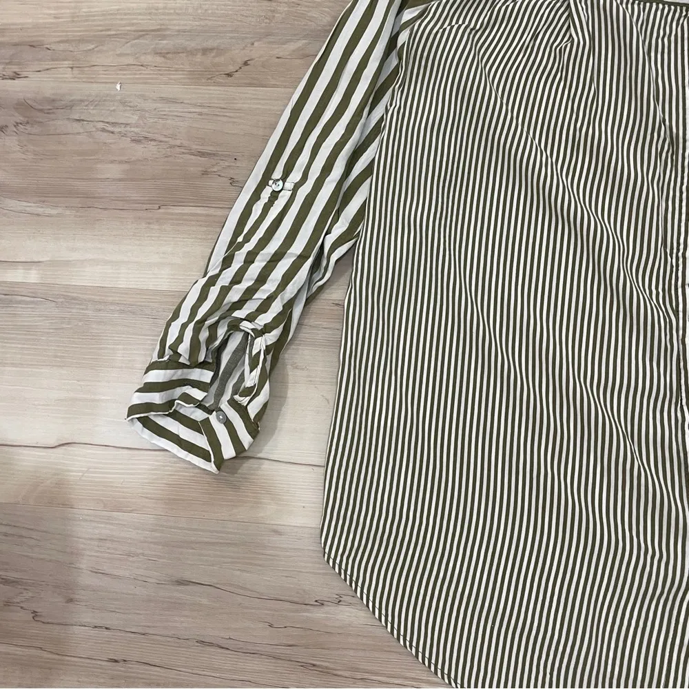 Jane and Delancey Women’s Striped Button Down Size Large - Image 4