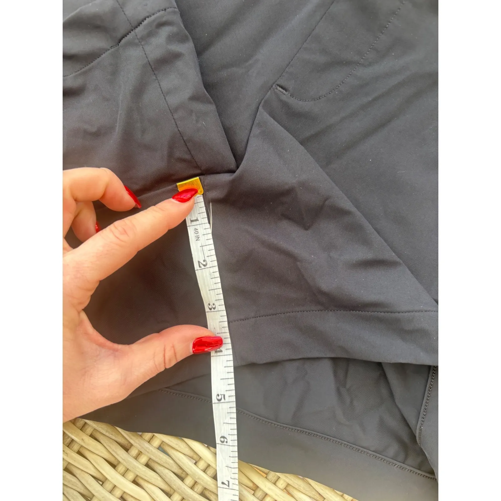 SPANX Sunshine Shorts Medium workwear minimalist layered athleisure staple - Image 7