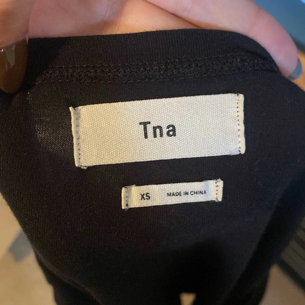 Aritzia TNA Women’s Black Tee Shirt - Image 3
