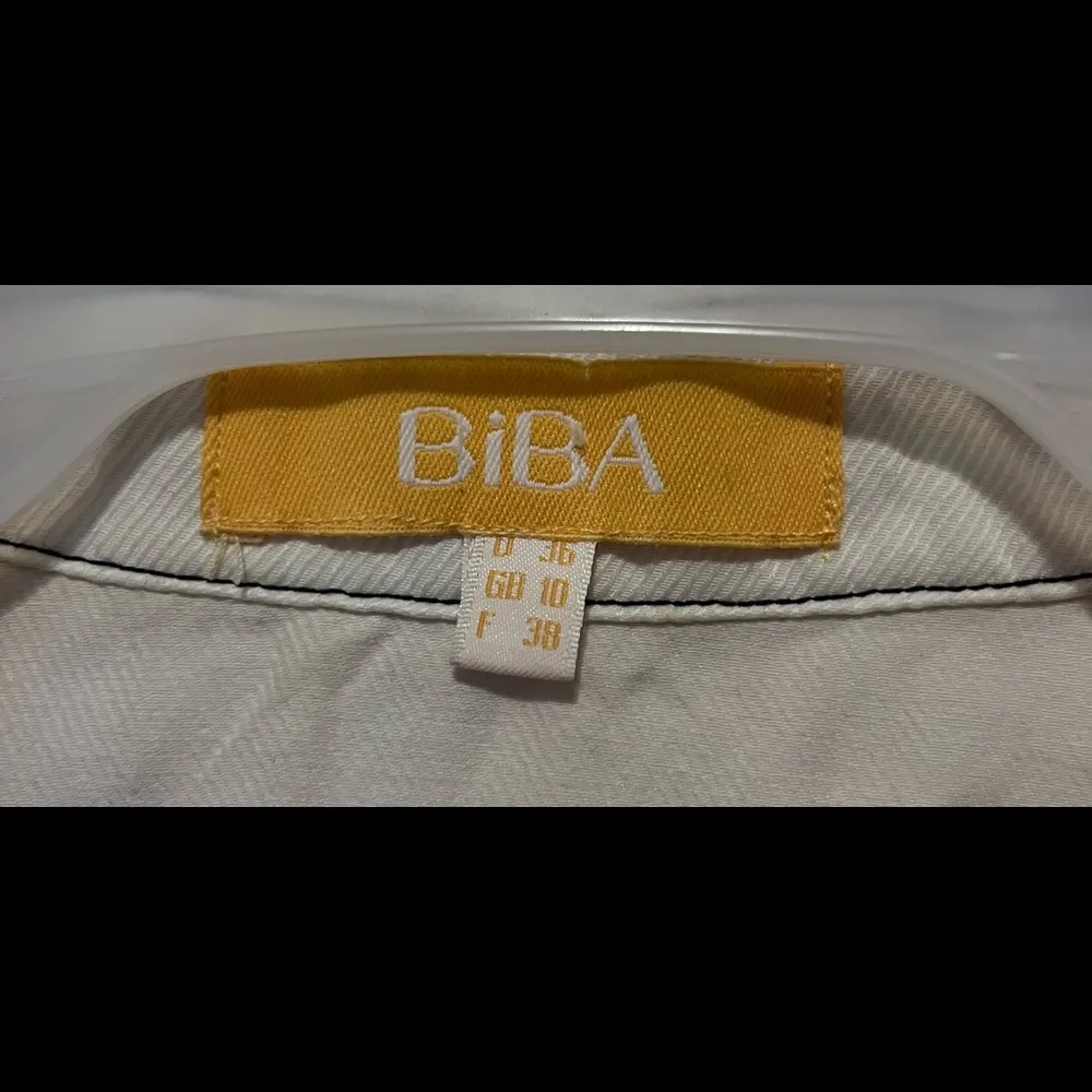 Biba short sleeve blazer size 36 - Image 5