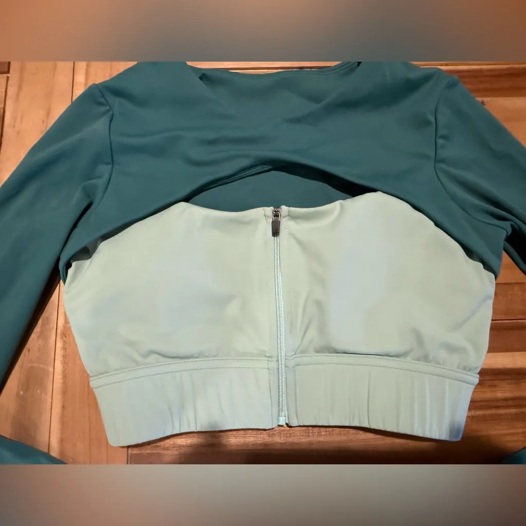 Women’s work out long sleeve crop top small Blue - Image 2