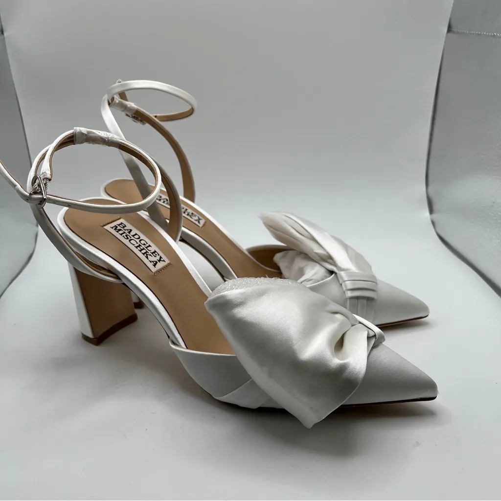 NWB Badgley Mischka Women's Alease white silk size 5.5 heels party wedding - Image 3